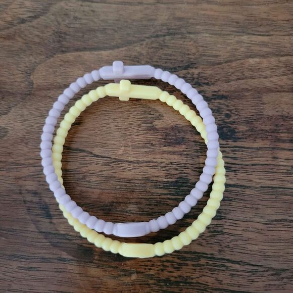 2 Women's silicone 7-8" Cross bracelets - Picture 2 of 3